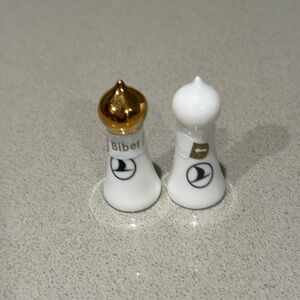 Turkish Airlines miniature salt and pepper shakers